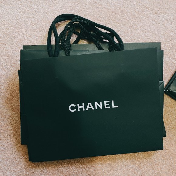 Authentic CHANEL shopping bag! - Picture 1 of 2